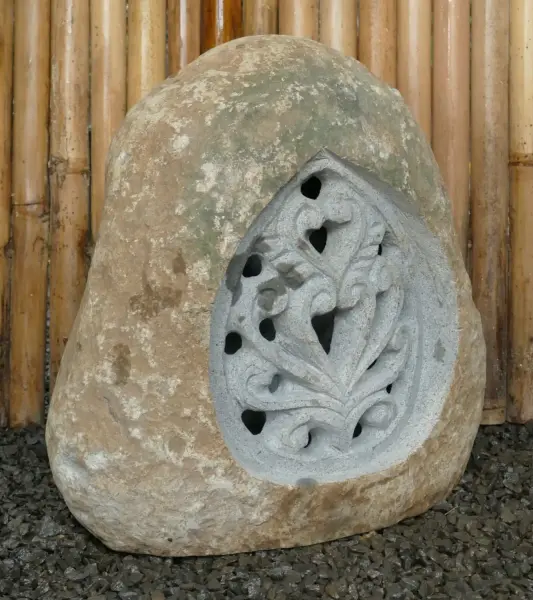 Artikelbild 6 des Artikels “Riverstone Laterne mit geschnitztem Motiv auf einer Seite, Licht kann durchscheinen! Durchschnittliche Größe 40 - 49cm Höhe “